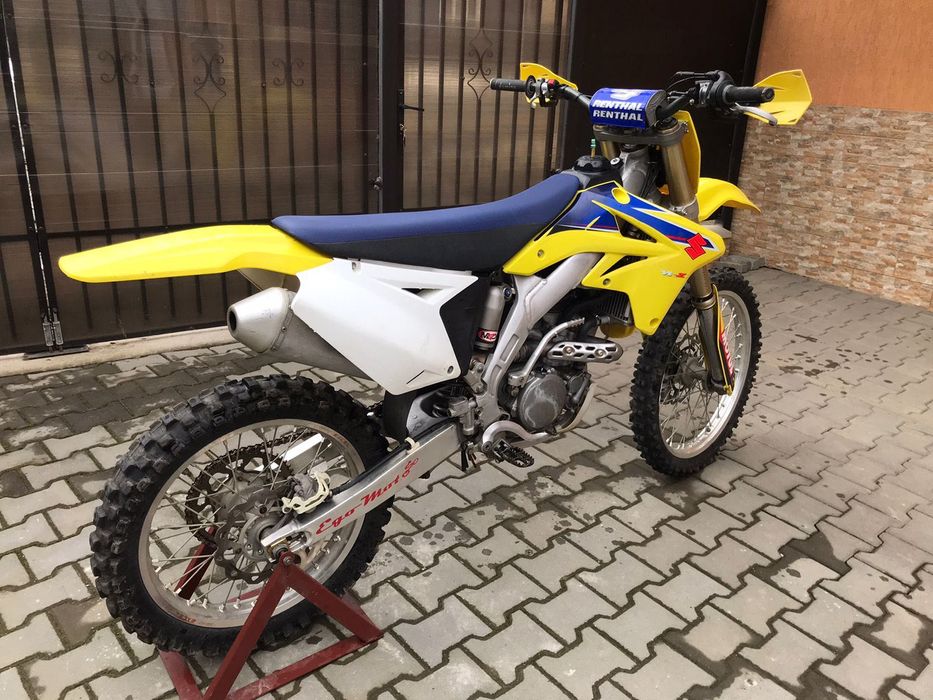 Suzuki RM-Z 250 4T 2009 în stare tehnică și estetică excelentă