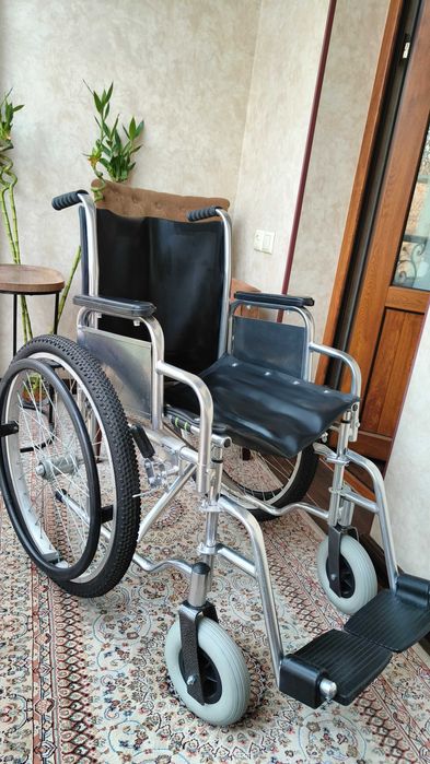 Инвалидная коляска (новая)