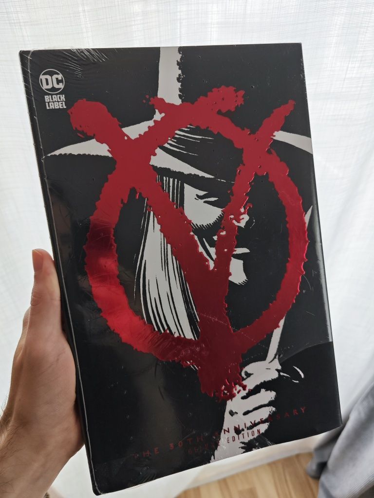 Comic book V for Vendetta Deluxe Edition