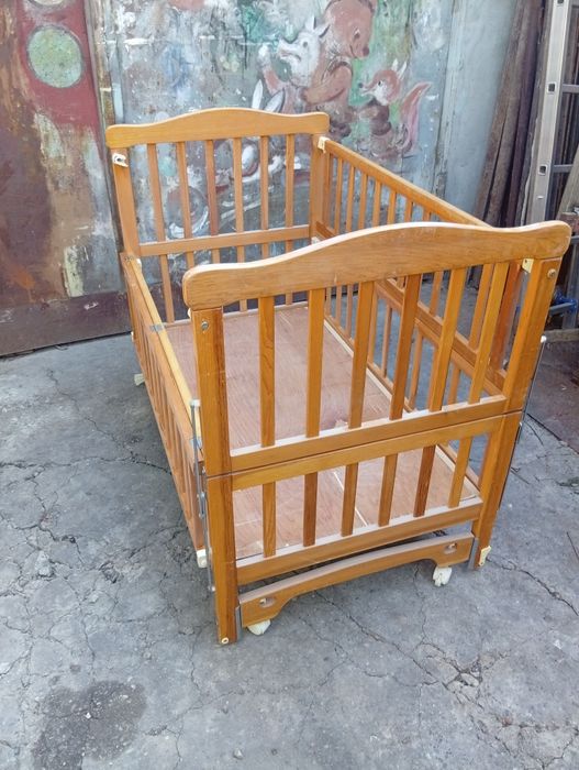 Детская кроватка