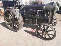 Tractor de epoca Fordson restaurat