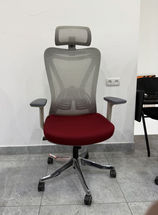 Кресло для офиса и первой рук