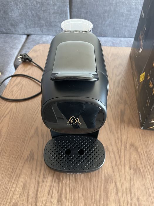 Продавам кафе машина Philips с капсули Nespresso