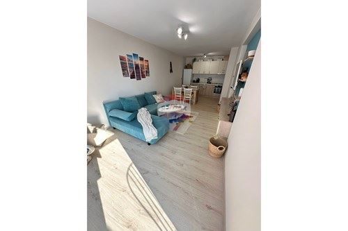 Дава се под наем Тристаен апартамент в Варна, Погреби - 90 кв.м за 612 € - Снимка #1