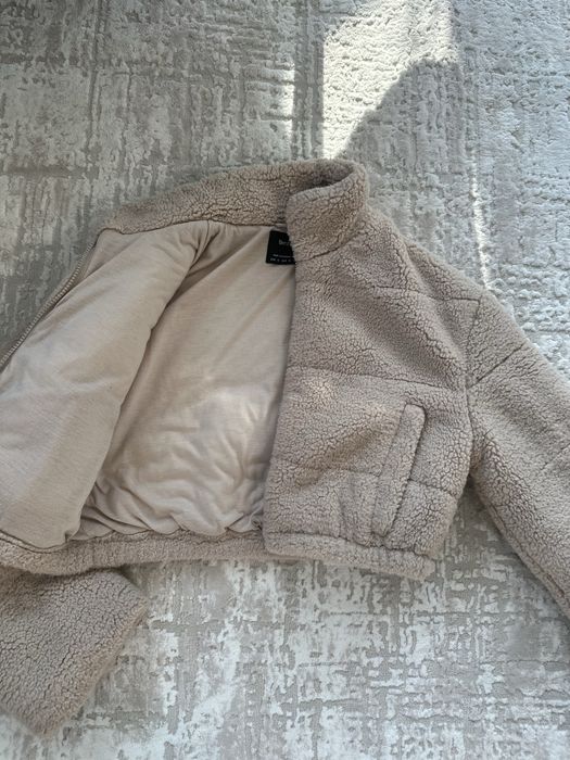 Късо пухкаво яке Bershka