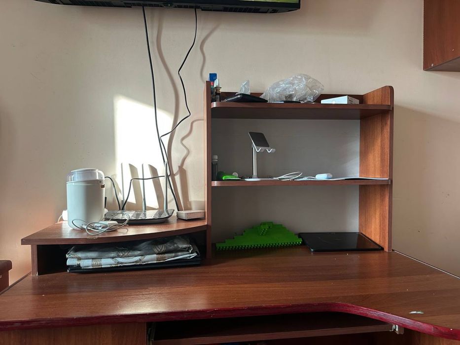 Компьютерный стол сотилади