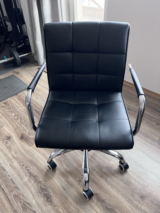 Офис стол черна кожа