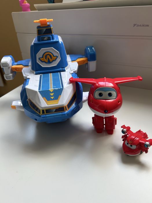 Базата на самолета Джет SuperWings