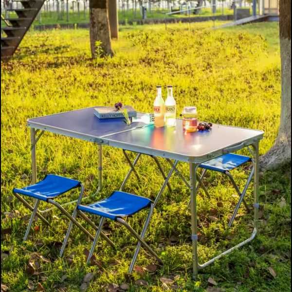 Masa pliabila pentru drumetii Camping cu 4 scaune incluse