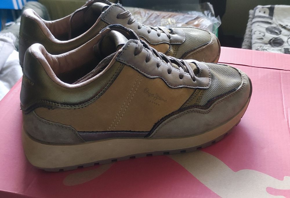 Дамски спортни обувки велур