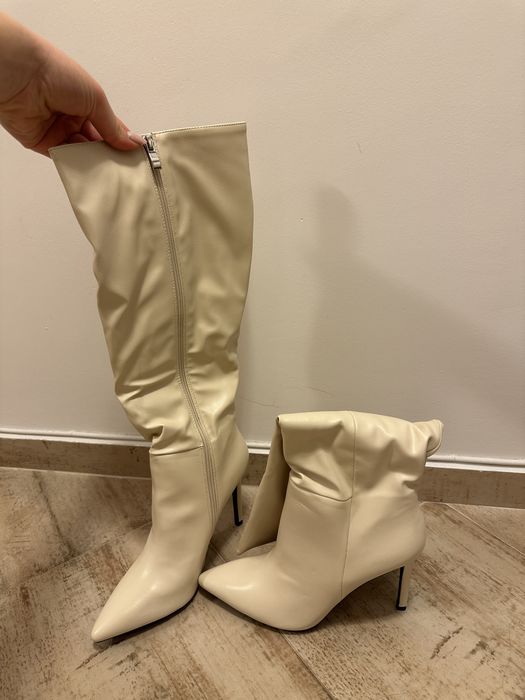 Бежови ботуши на ток