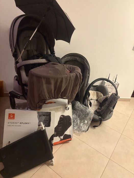 Carucior Stokke V5 Grey Melange cu kit de accesorii complet