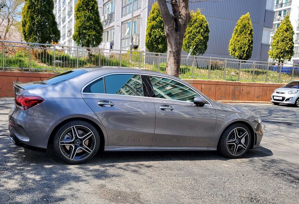 Mercedes Benz AMG A35 4MATIC sedan