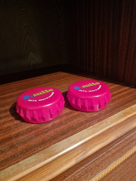 Продам стаканчики пластиковые, легко собираются,  состояние нового