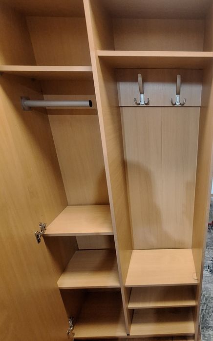 Vand cuier tip dulap