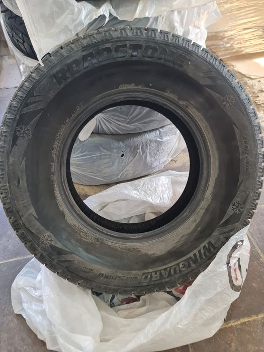 Продам комплект шипованной зимней резины 265/70 r16