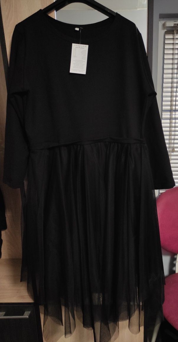 Черна рокля с тюл