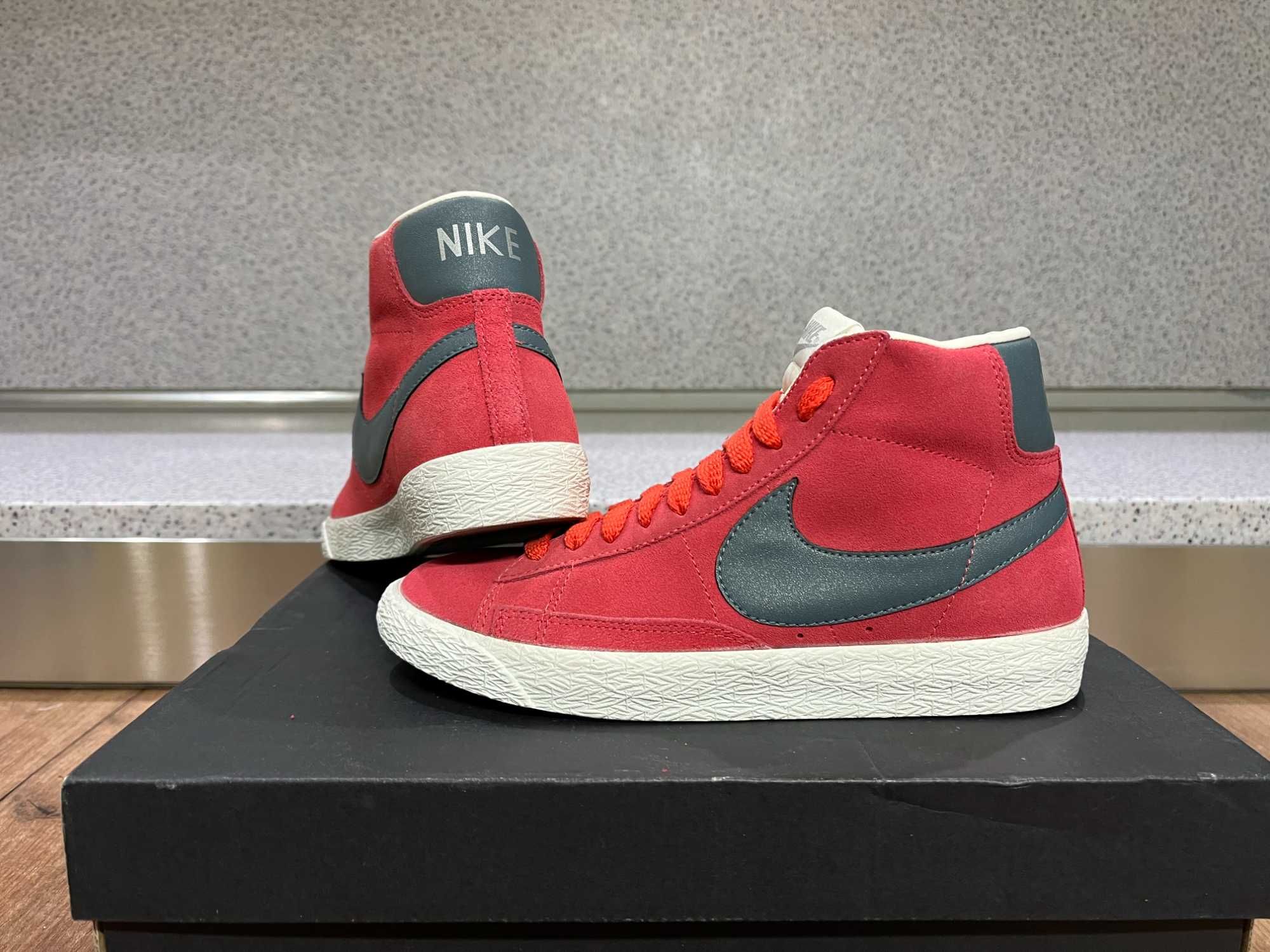 ОРИГИНАЛНИ *** Nike Blazer Mid Vintige Suede /SpeedRed/Grey