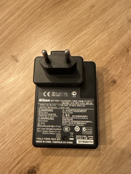 Incarcator acumulator Nikon MH-24