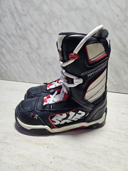 Boots 133 buti placa snowboard 5150   mărimea 35,5  ( 22  cm) .