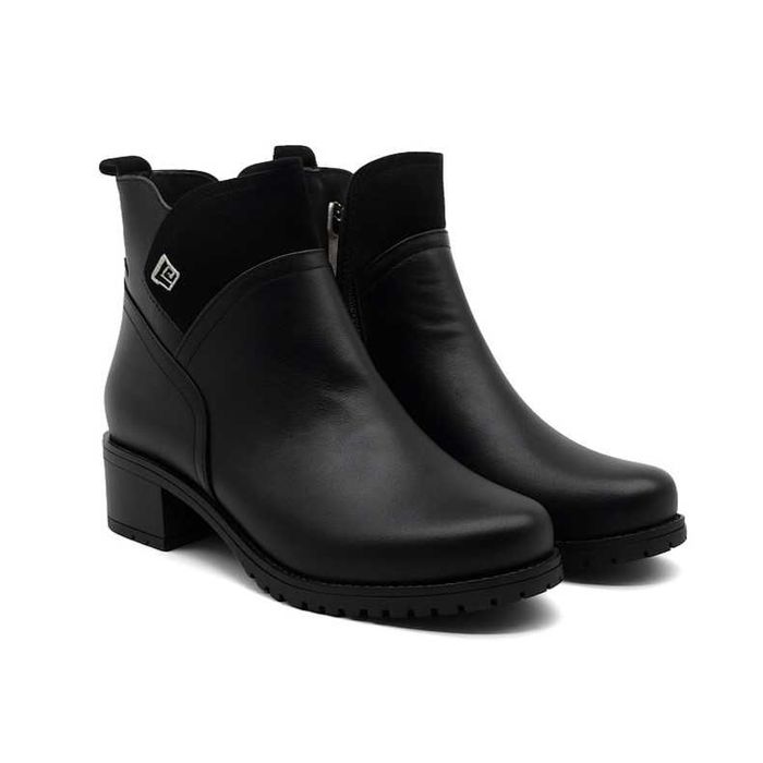 Дамски черни боти от естествена кожа с цип и нисък ток