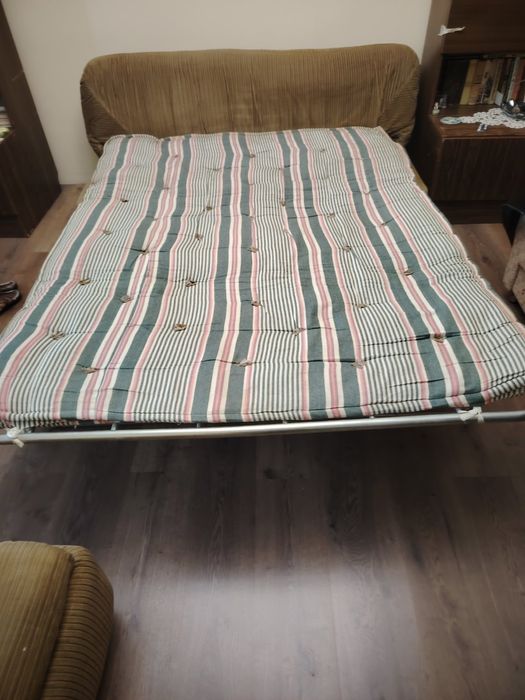 Разтегателен диван