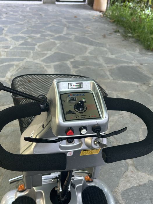 Vand scuter electric pentru batrani cu sau fara handicap.