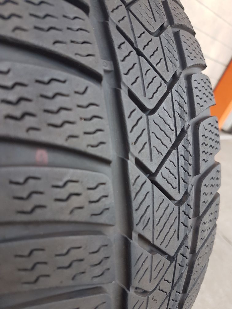 Зимни гуми 2 броя PIRELLI SottoZero3 205 60 R16 дот 4119