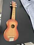 Ukulele  veche Ani 1983