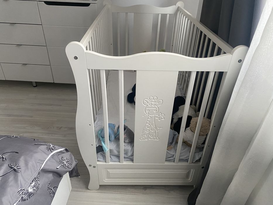 Patut bebelus din lemn masiv