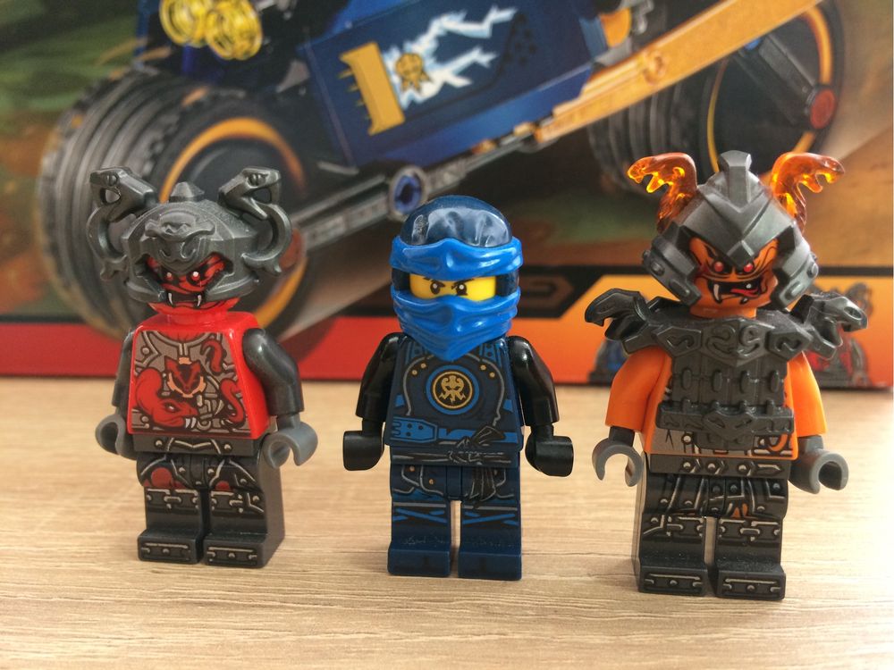 Lego ninjago motocicleta fulger a lui jay