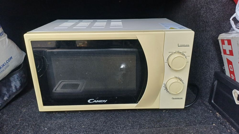 Cuptor cu microunde Candy