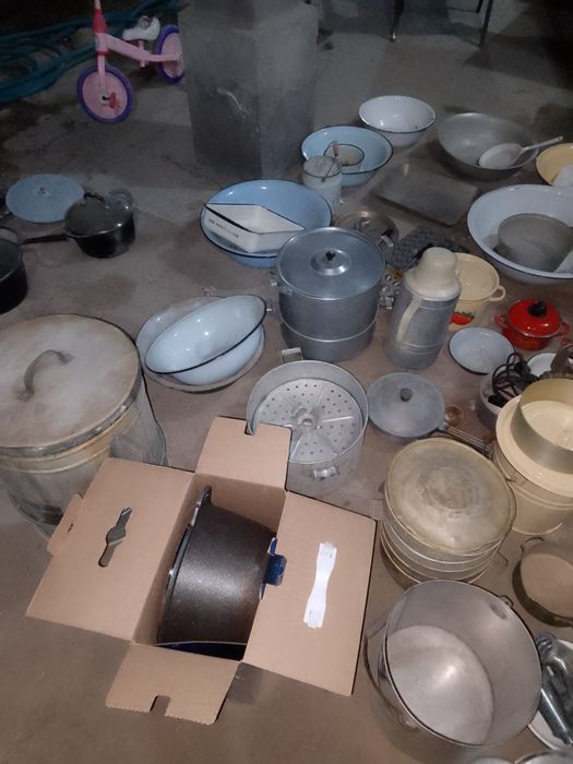 Посуды и  тазик   б у