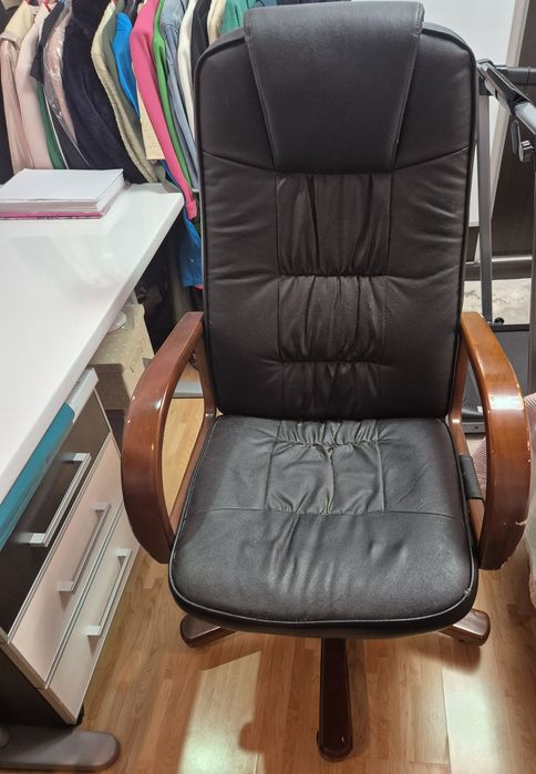 Birou și scaun ergonomic bonus