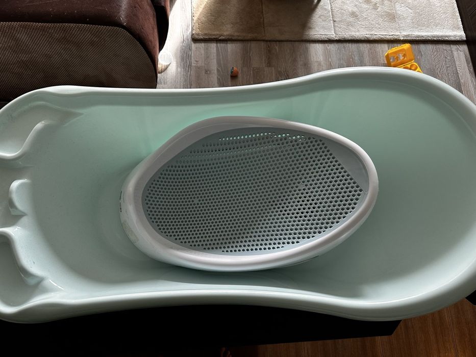 Корито със шезлонг за бебе.