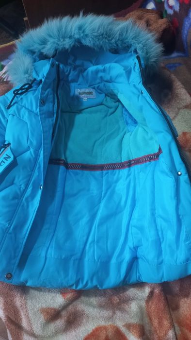 Продам тёплую, зимнию курточку на девочку