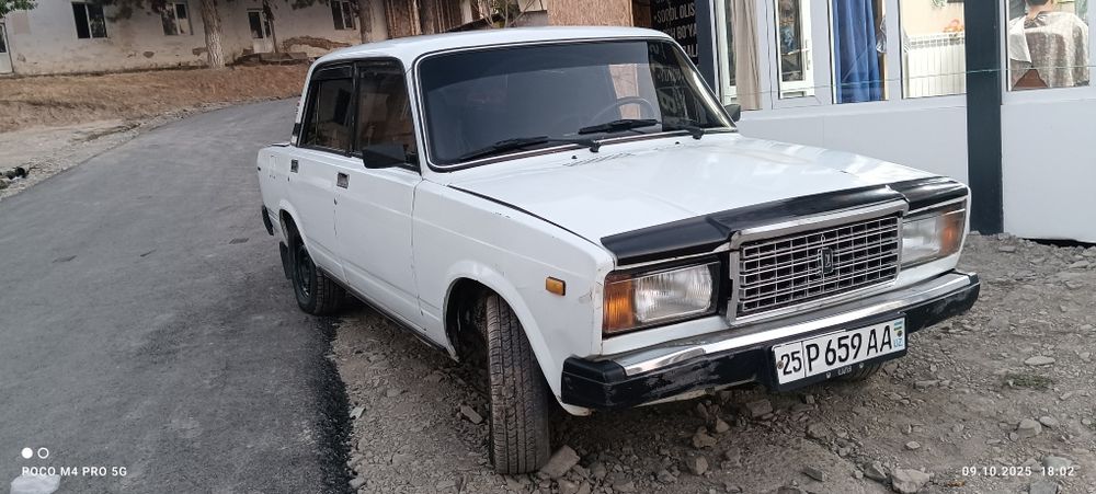 Lada 07 sotiladi xarajati yoq motor 06 karopka 5 talik Metan 75 benzii