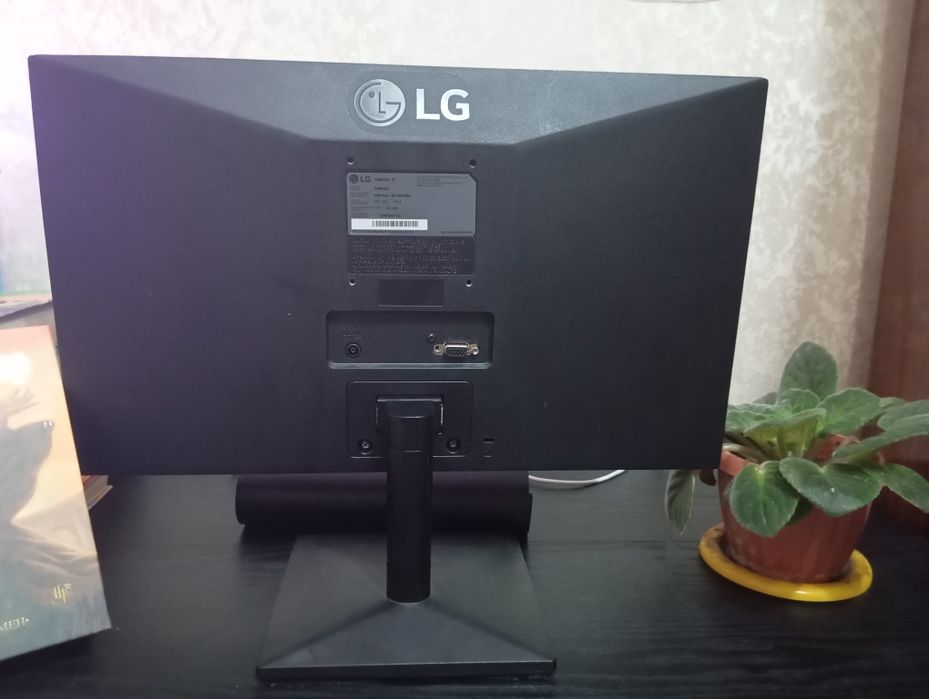 Монитор LG 20MK400A