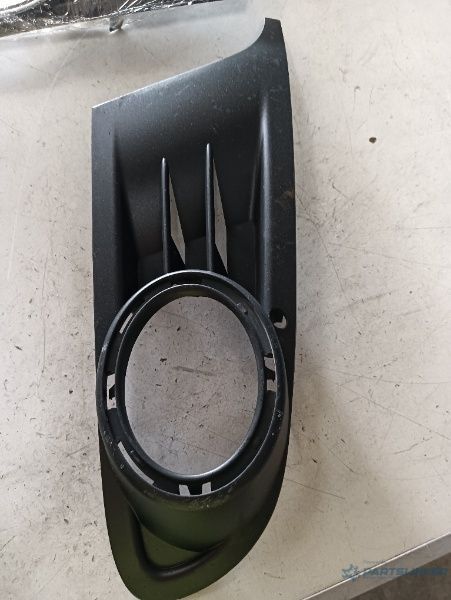 Grila proiector bara dreapta fata VOLKSWAGEN GOLF VI (5K1) [ 2008 - 2013 ] OEM 5k0853666