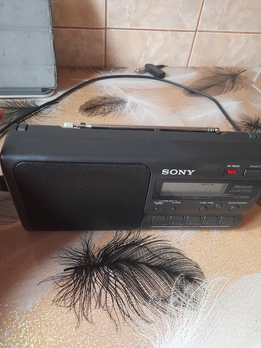 Vind radio portabil și la curent Sony icf-m750L