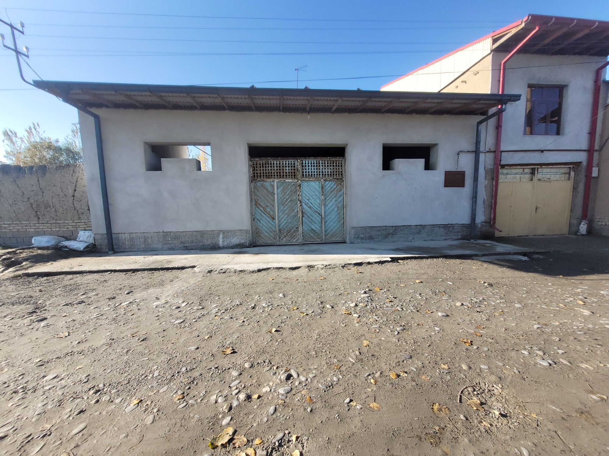 Mansard uy sotiladi