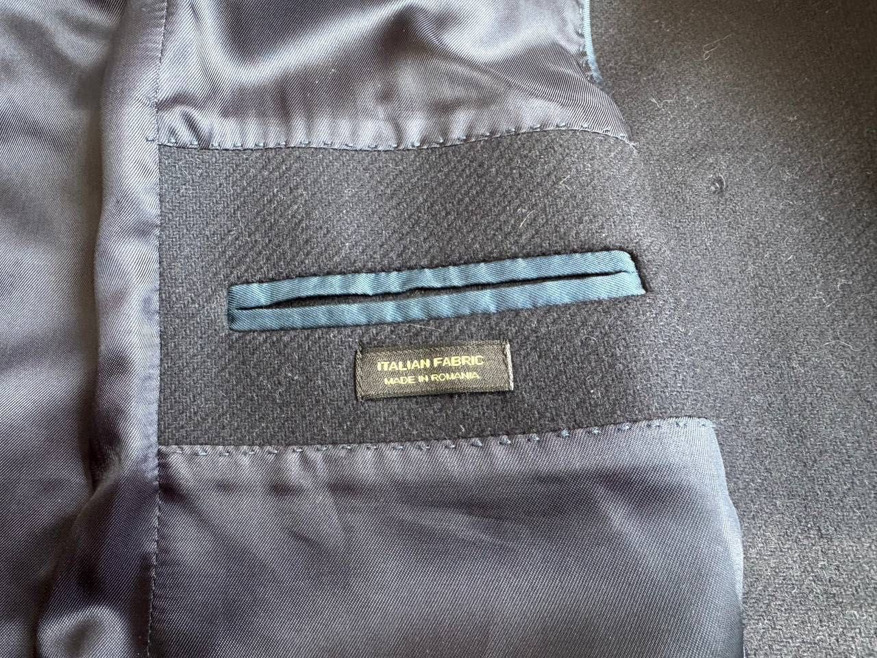 Уникално синьо палто от Massimo Dutti в отлично състояние.