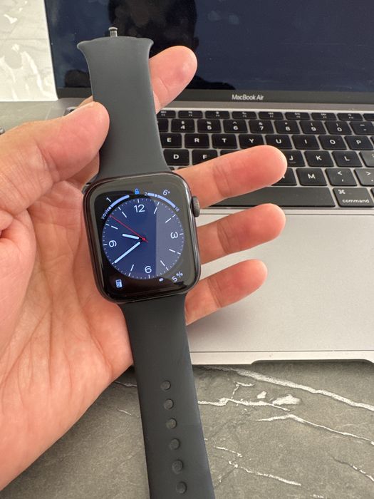 Apple Watch 9 SE 44