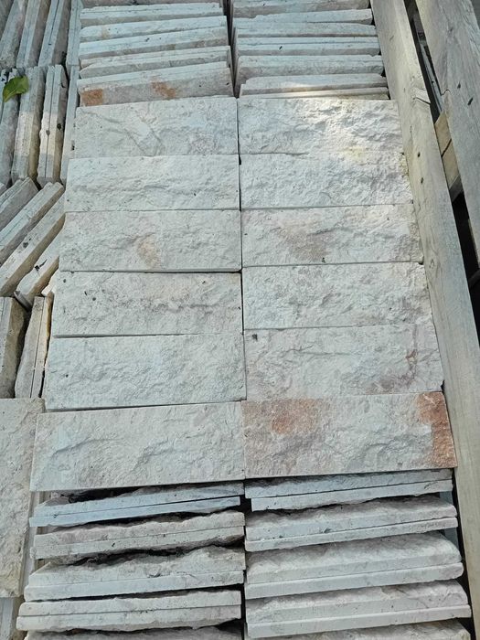 Travertin , Granit
