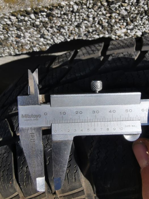 3 броя зимни гуми hankook 205 70 15