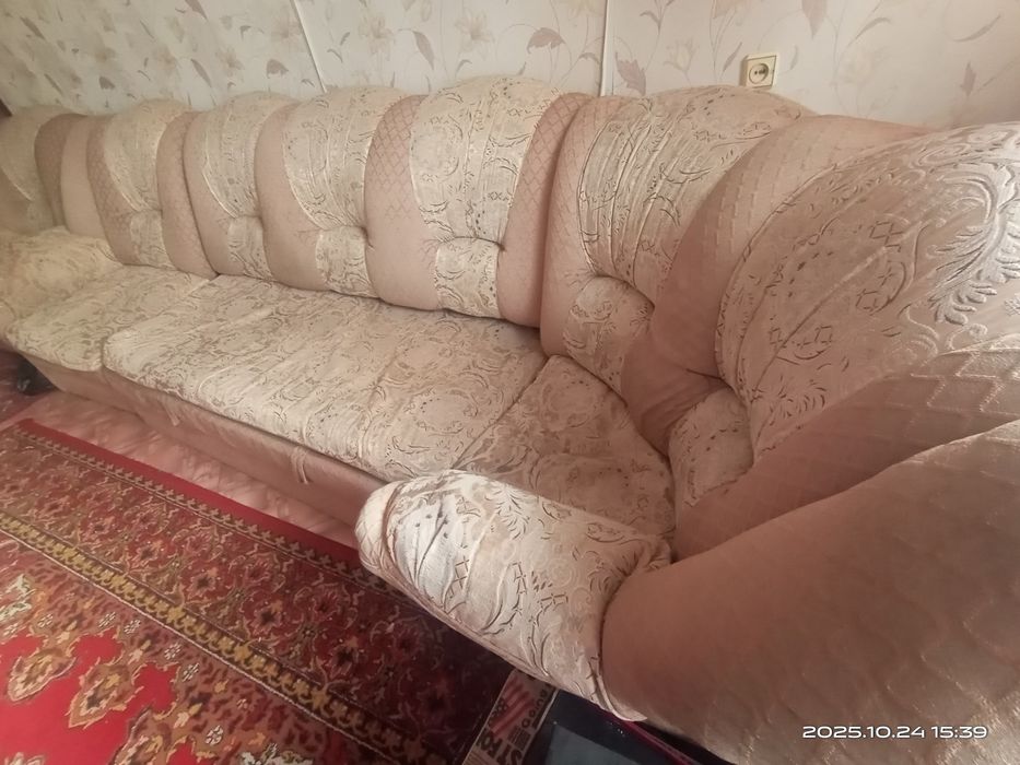 Диван с двумя кресломи б/у