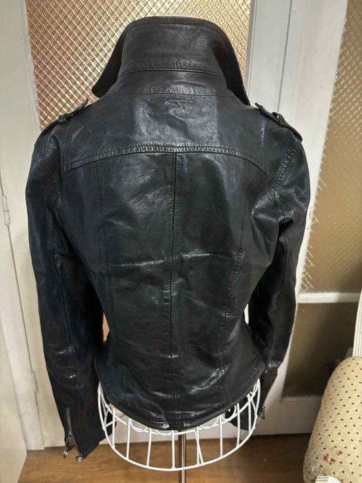 Дамско кожено яке