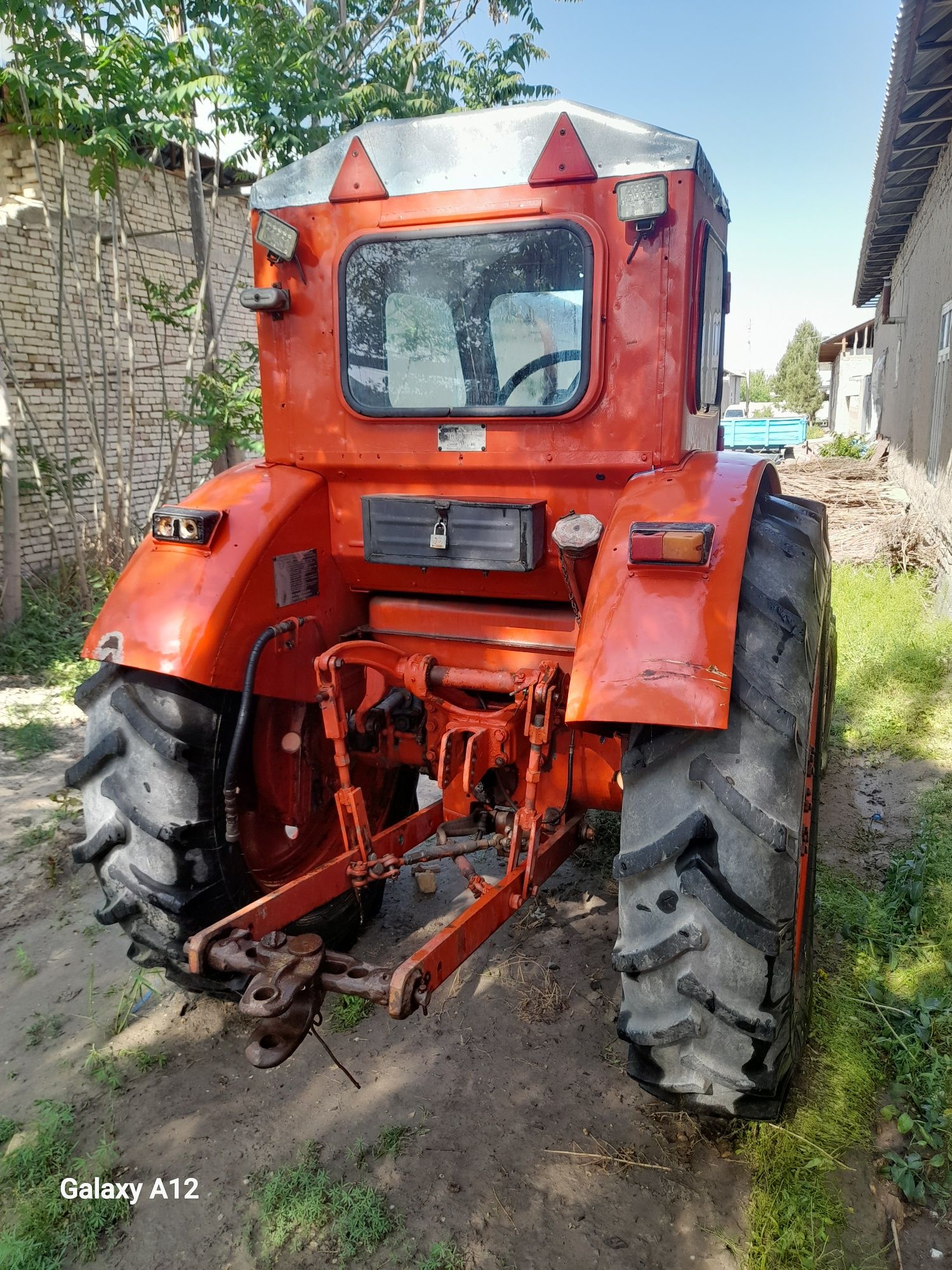 Traktor T40 sotiladi