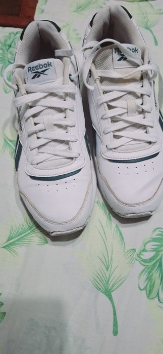 Срочно продам мужские кроссовки