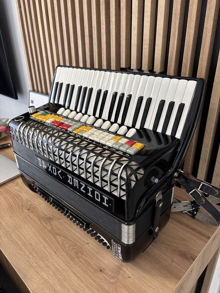 Acordeon Hohner Atlantic IVN deluxe cu 120 de basi